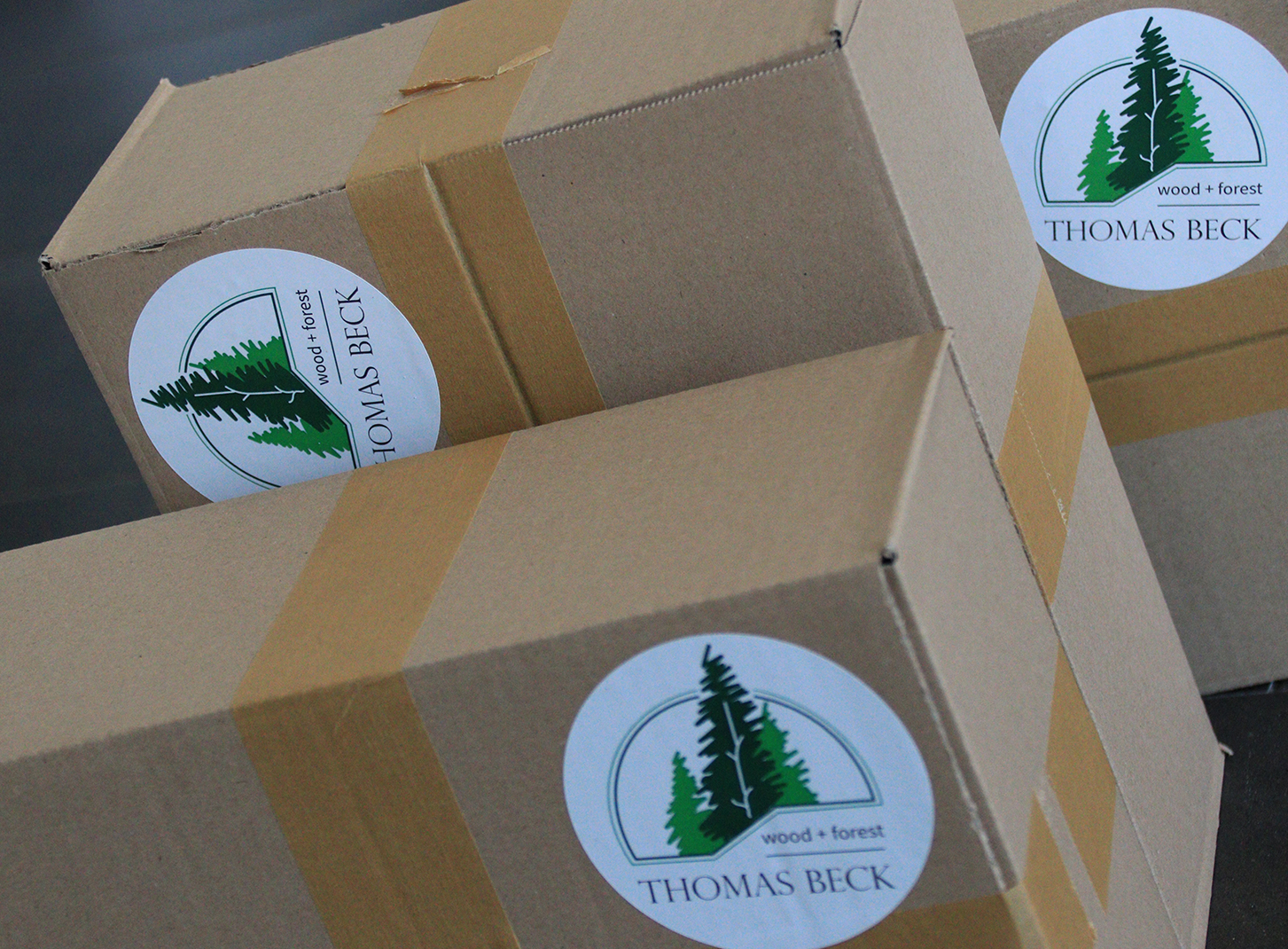 Kartons mit Aufkler Thomas Beck Forstwirtschaft